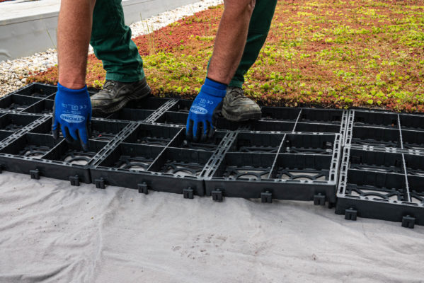 Zelená střecha ECOSEDUM PACK v kombinaci s ECORASTER BLOXX