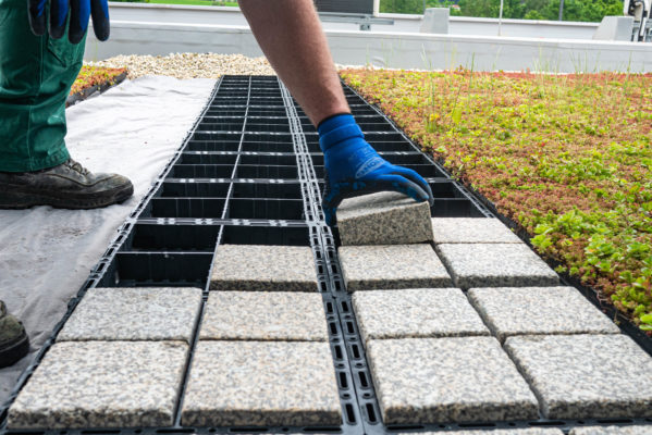 Zelená střecha ECOSEDUM PACK v kombinaci s ECORASTER BLOXX