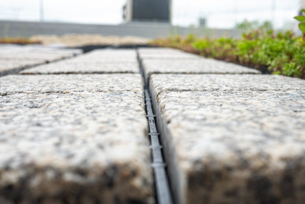 Zelená střecha ECOSEDUM PACK v kombinaci s ECORASTER BLOXX