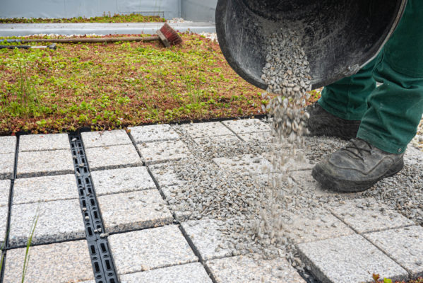 Zelená střecha ECOSEDUM PACK v kombinaci s ECORASTER BLOXX