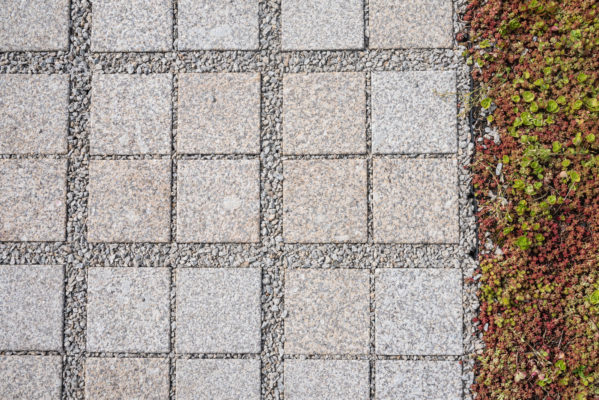 Zelená střecha ECOSEDUM PACK v kombinaci s ECORASTER BLOXX